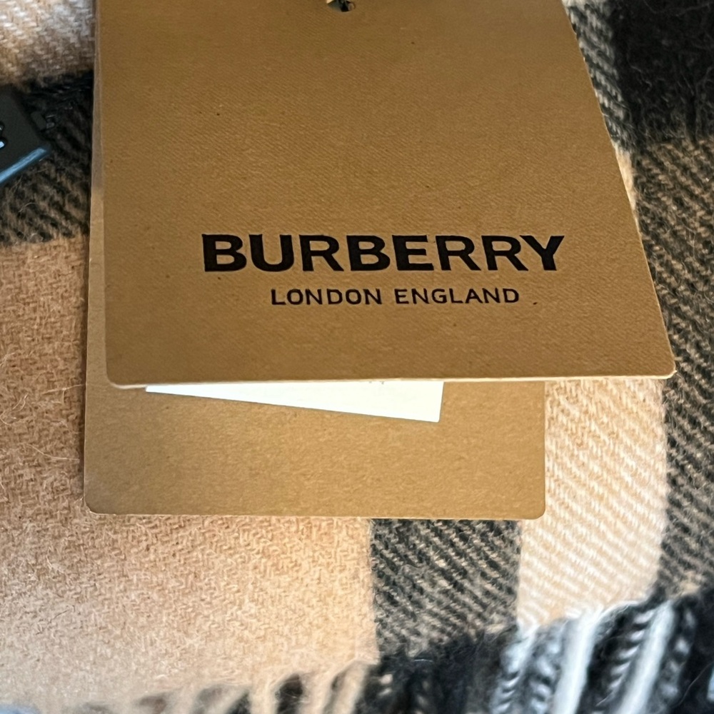 Burberry Cashmere Nova Check Scarf NEW - Picture 5 of 9